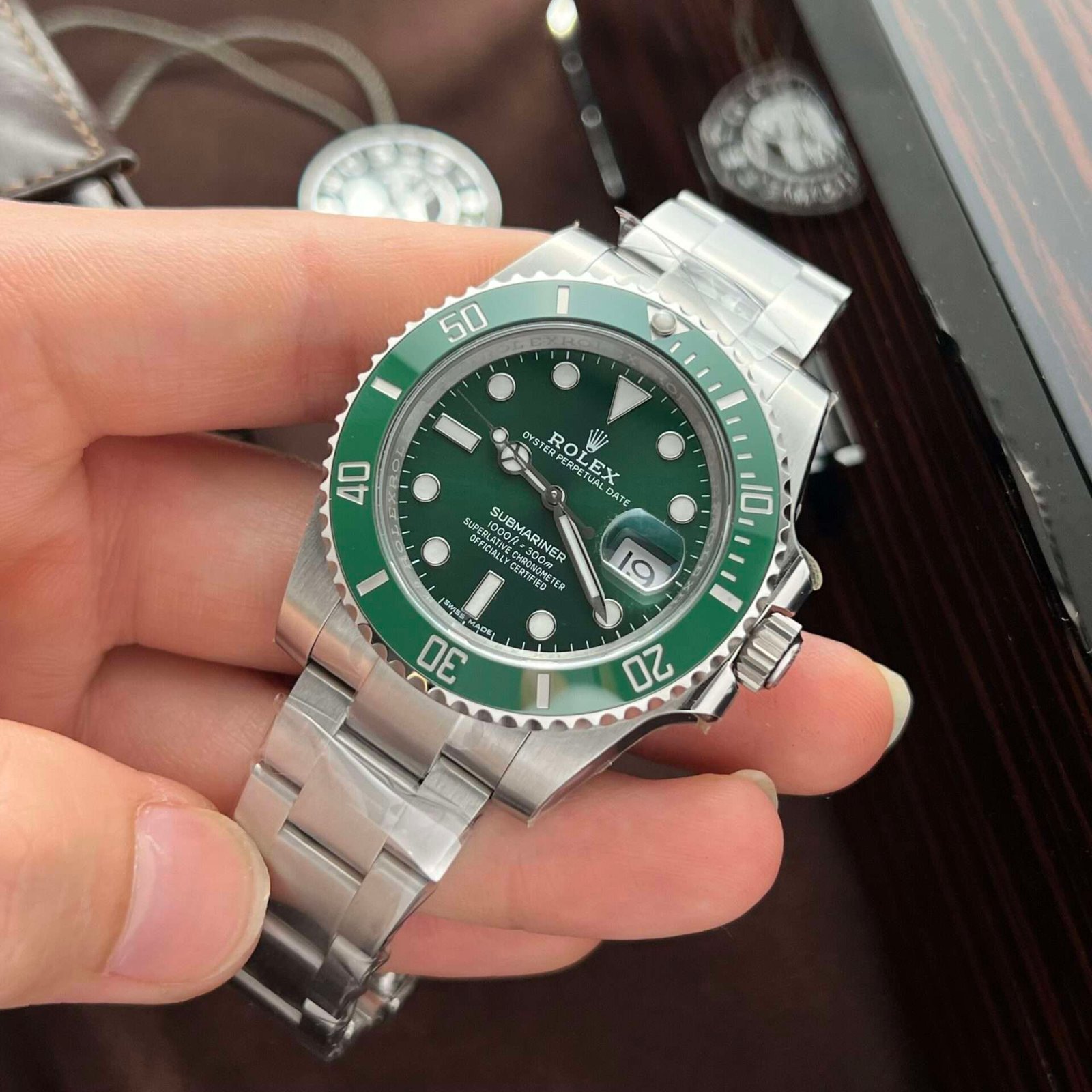 Rolex Submariner 116610LV Hulk Replica Watch Clean Factory 40mm - Image 2